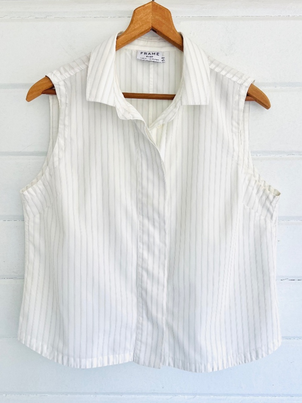 FRAME Cotton Sleeveless Cropped Button Up Shirt in Light Gray Stripe - M